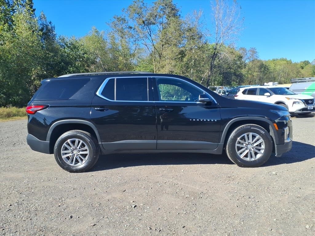 2022 Chevrolet Traverse photo 2