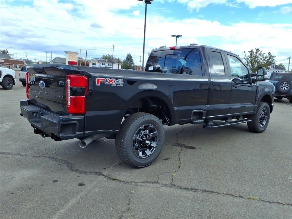 2026 Ford F-350 photo 3
