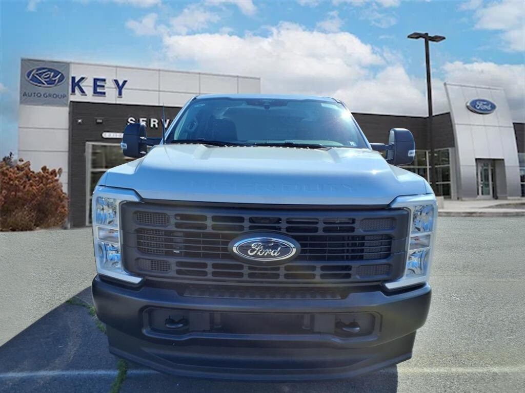 2025 Ford F-350 XL photo 2