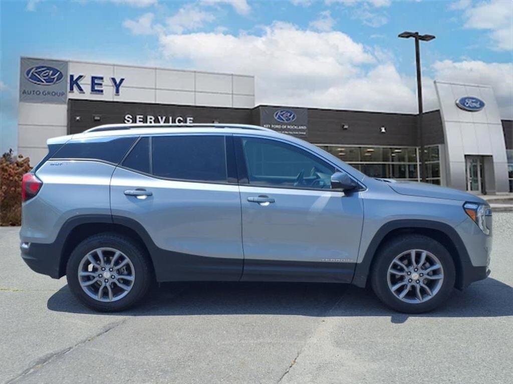 2024 Gmc Terrain SLT photo 2