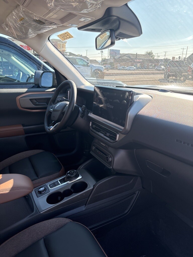 2025 Ford Bronco Sport Outer Banks photo 2
