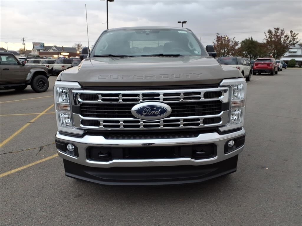 2026 Ford F-350 photo 2