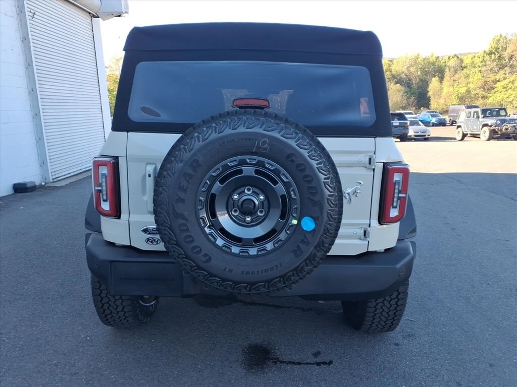 2025 Ford Bronco Outer Banks photo 4