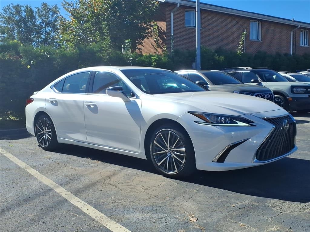 2022 Lexus ES 350's photo