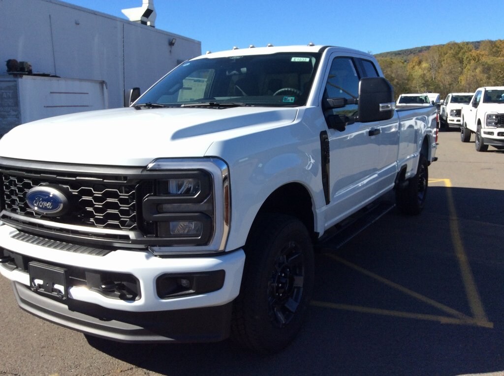 2025 Ford F-350 XL photo 4