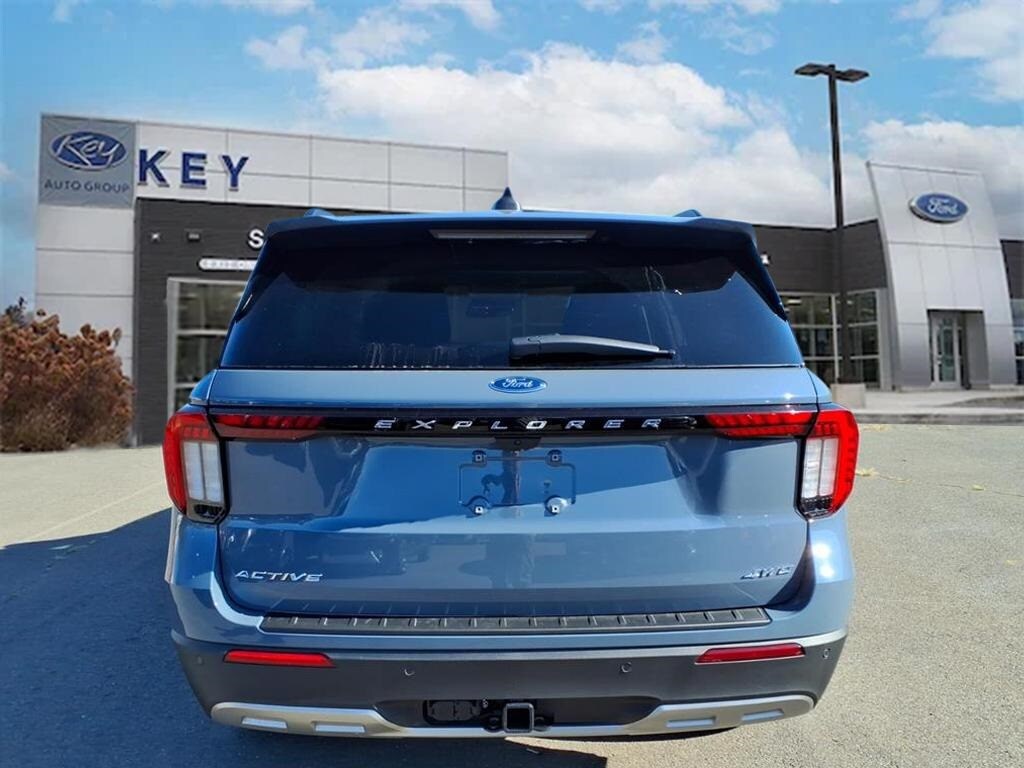 2025 Ford Explorer photo 4