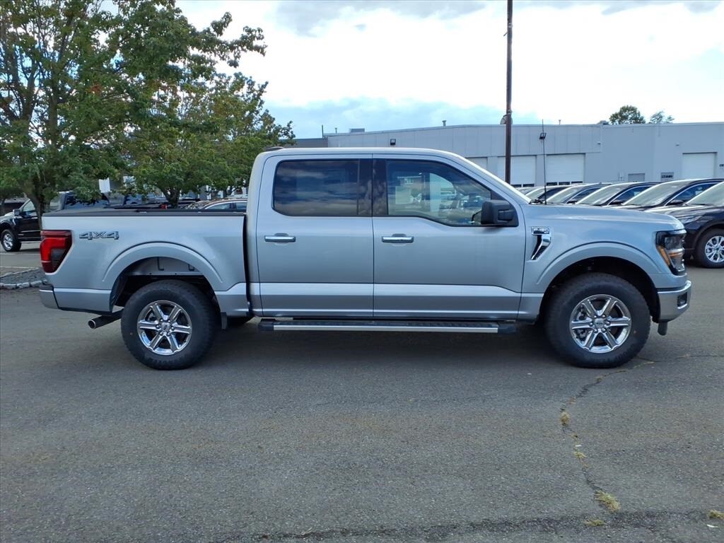 2025 Ford F-150 XLT photo 2