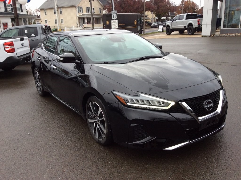 2023 Nissan Maxima SV photo 2