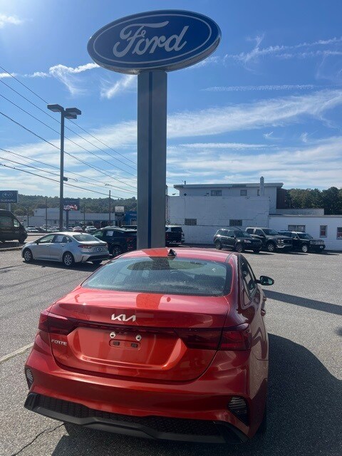 2023 Kia Forte LXS photo 3