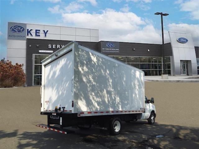 2025 Ford E-350 photo 3