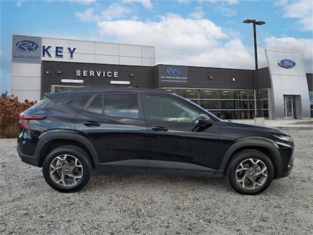 2024 Chevrolet Trax LT photo 2