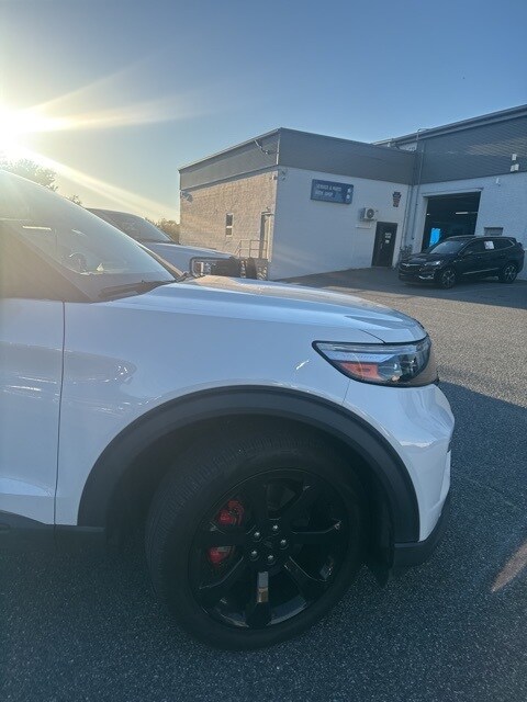 2023 Ford Explorer ST photo 3