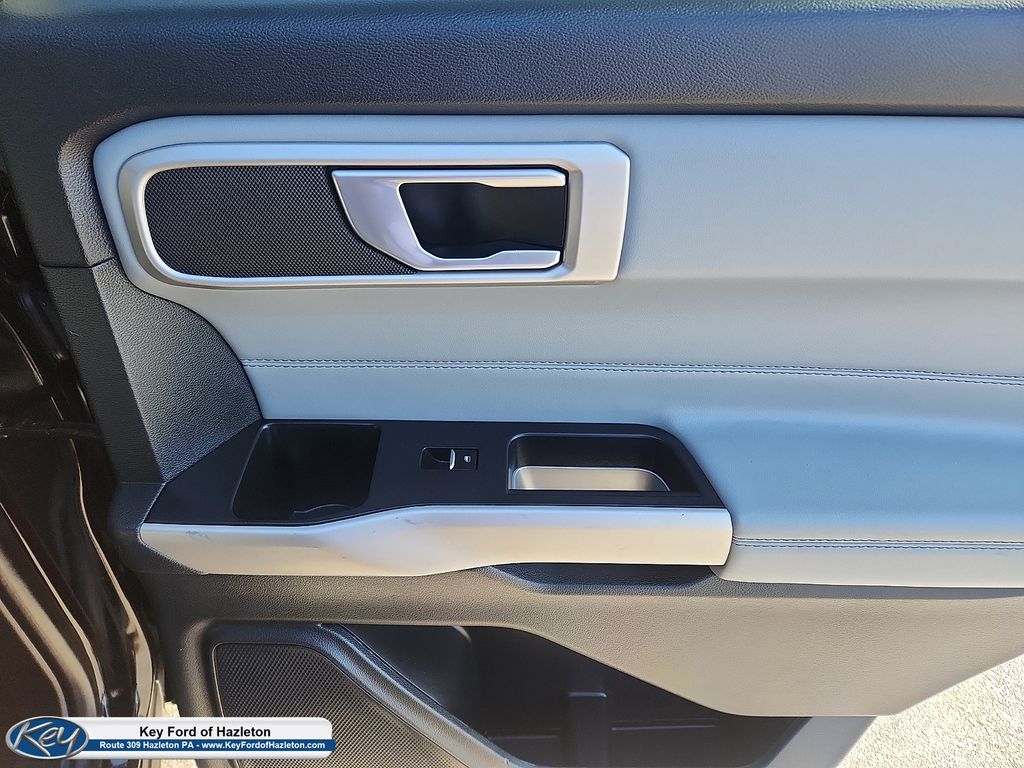 2023 Ford Explorer XLT - Photo 34