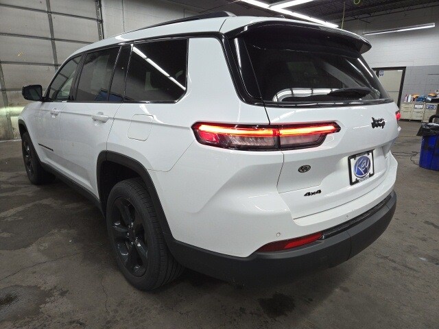 2023 Jeep Grand Cherokee Altitude photo 2