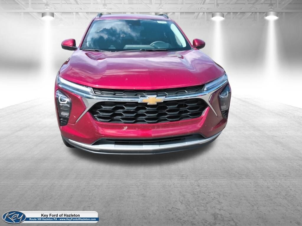 Used 2025 Chevrolet Trax LT SUV