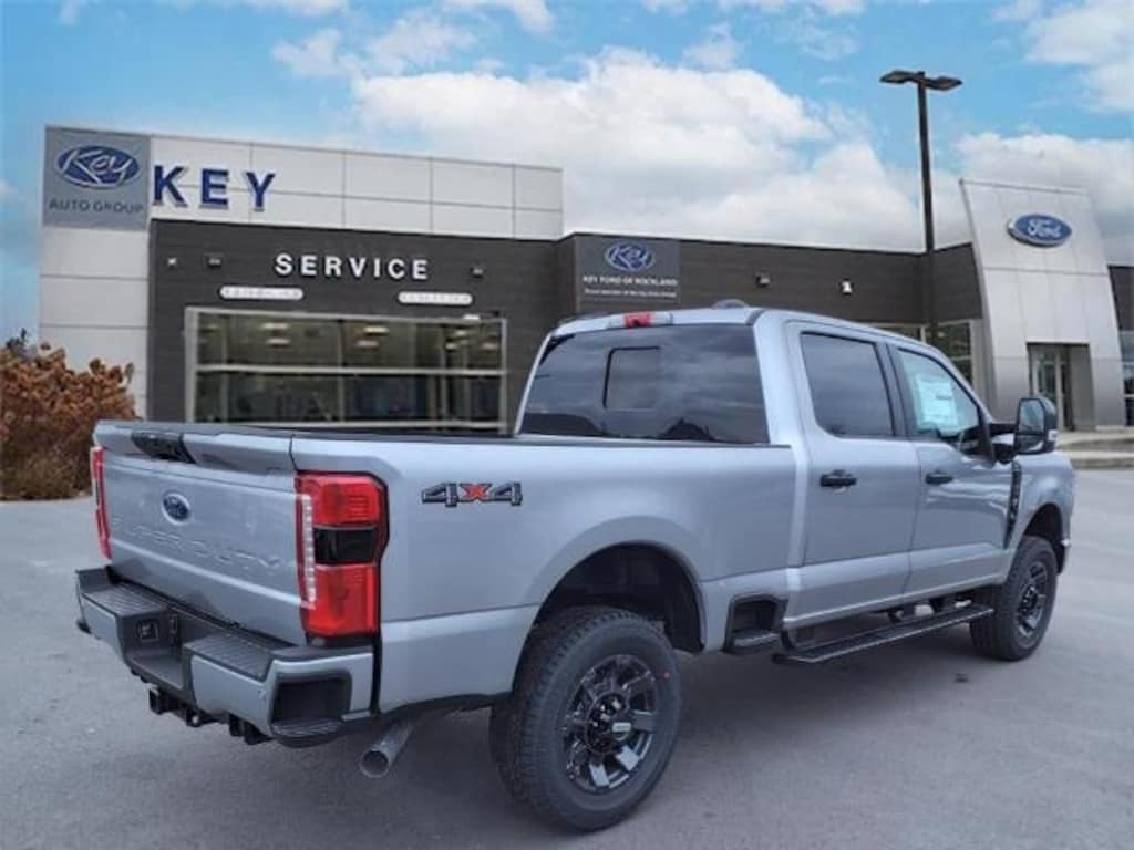 New 2024 Ford F-350 XL Truck Crew Cab
