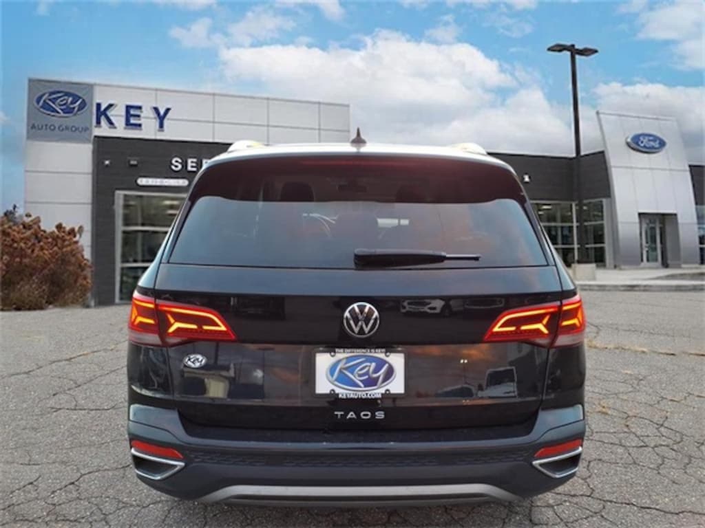 Used 2024 Volkswagen Taos 1.5T SE SUV