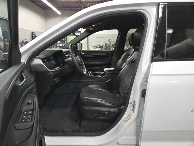 2023 Jeep Grand Cherokee Altitude photo 2