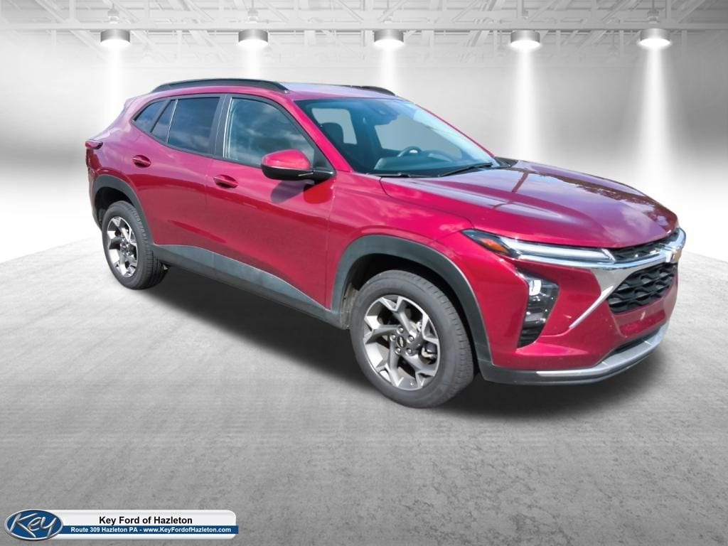 Used 2025 Chevrolet Trax LT SUV