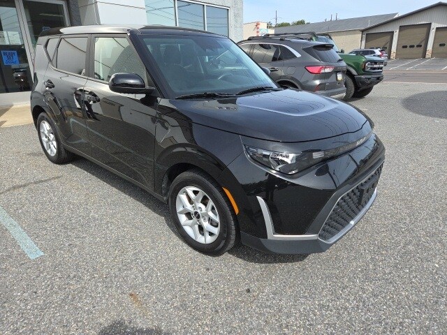 2023 Kia Soul LX photo 2