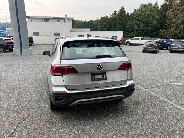 2024 Volkswagen Taos S photo 2