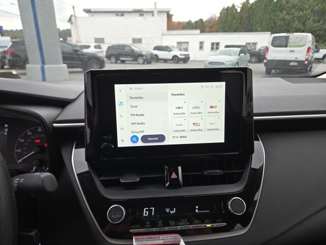 2023 Toyota Corolla LE photo 3