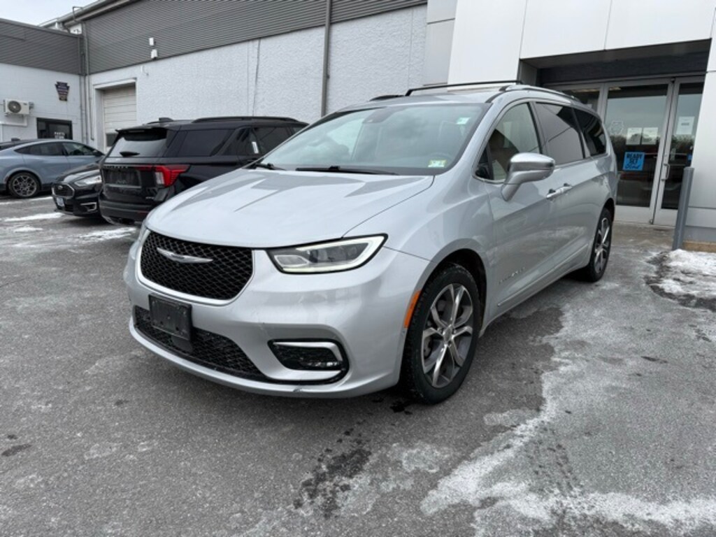 Used 2022 Chrysler Pacifica Pinnacle Minivan/Van