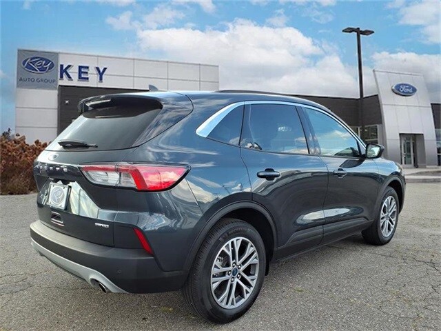 2022 Ford Escape SEL photo 2