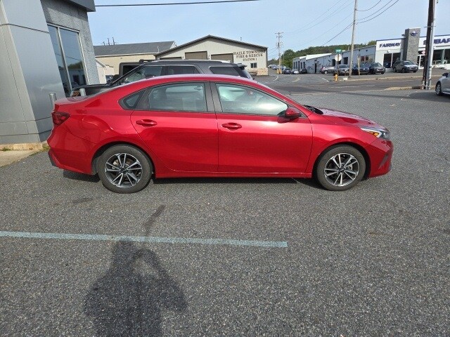 2023 Kia Forte LXS photo 3