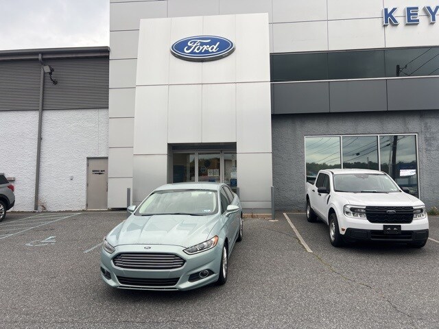 2013 Ford Fusion Energi SE photo 2