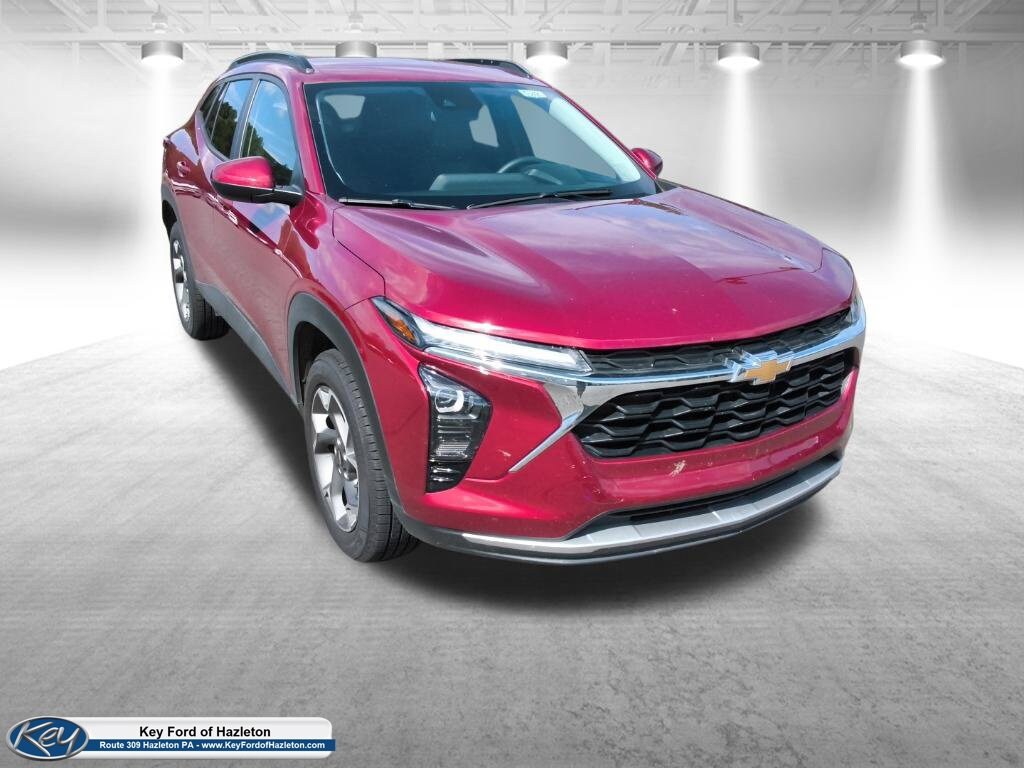 Used 2025 Chevrolet Trax LT SUV