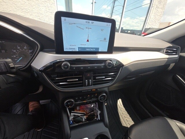 2021 Ford Escape SEL photo 3