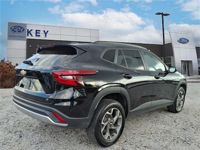 2024 Chevrolet Trax LT photo 3