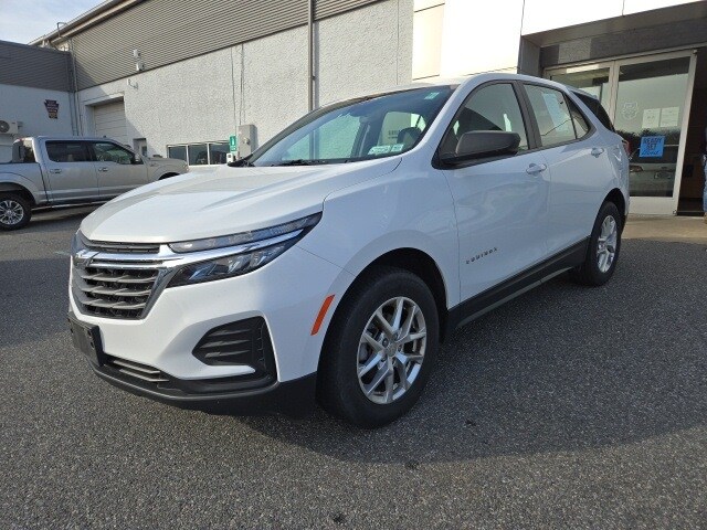 2022 Chevrolet Equinox LS photo 3