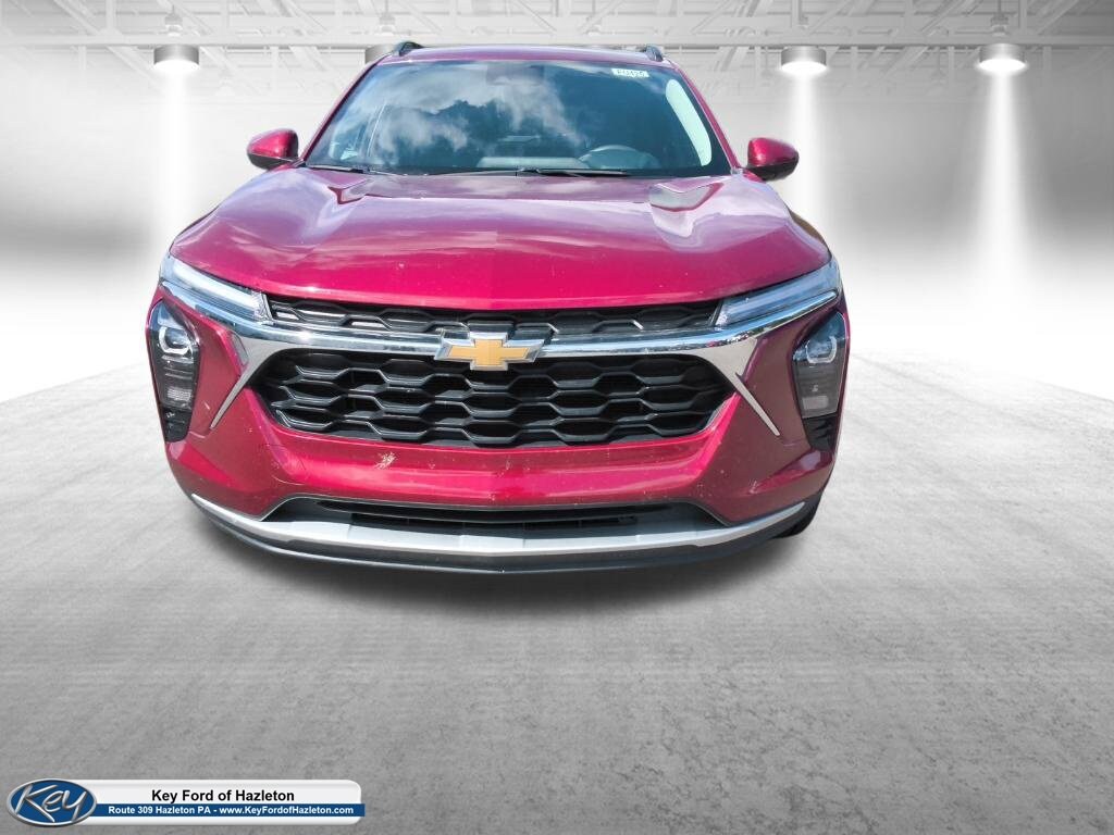 Used 2025 Chevrolet Trax LT SUV