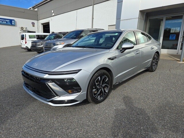 2025 Hyundai Sonata SEL photo 2