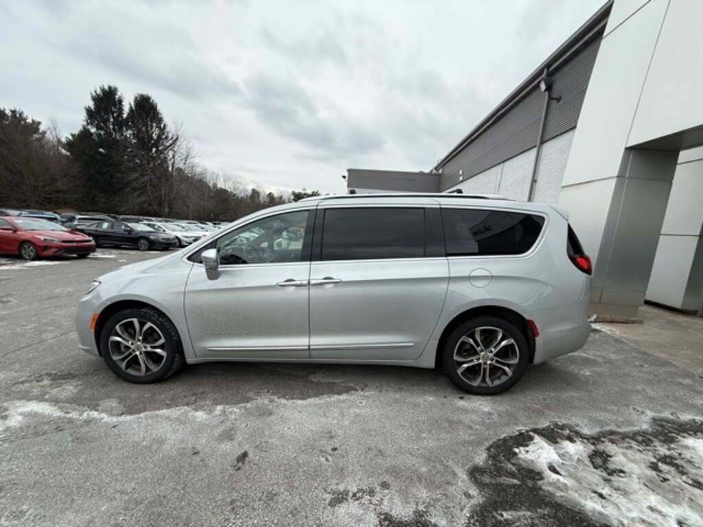 Used 2022 Chrysler Pacifica Pinnacle Minivan/Van