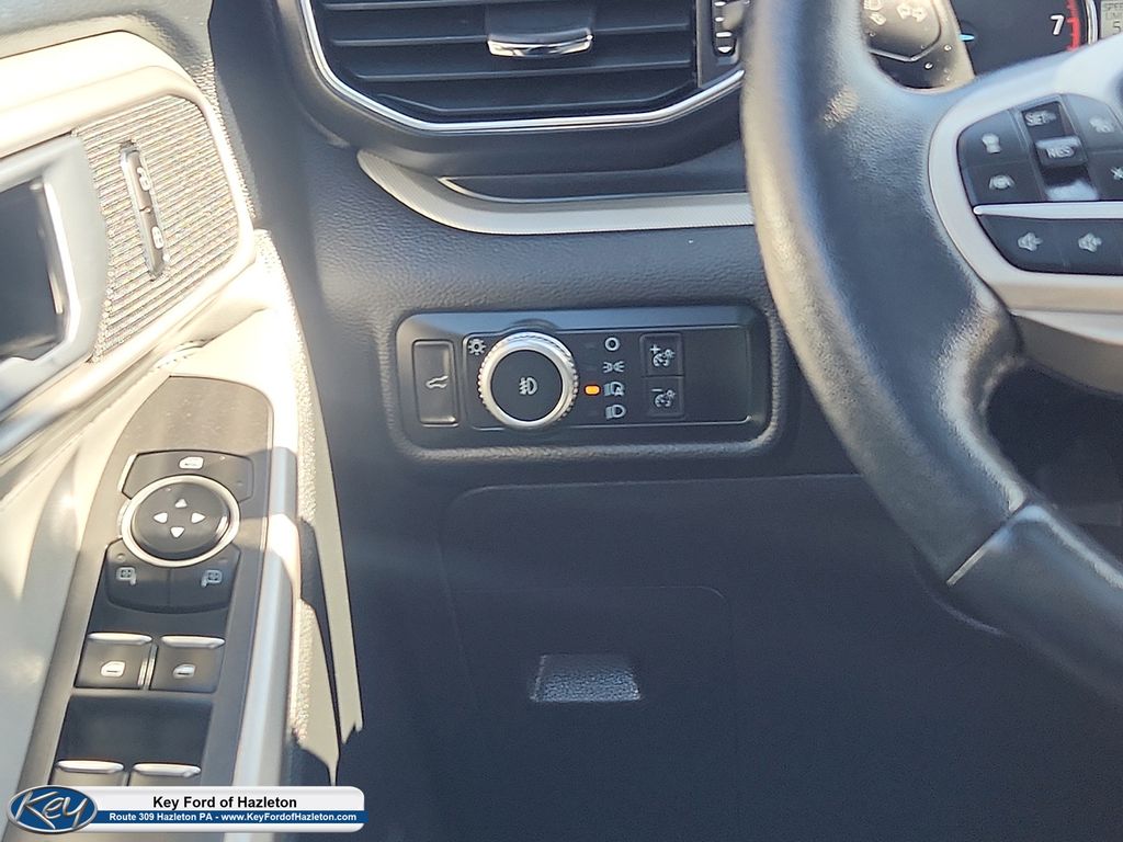 2023 Ford Explorer XLT - Photo 14