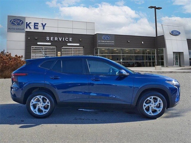 2024 Chevrolet Trax LS photo 2