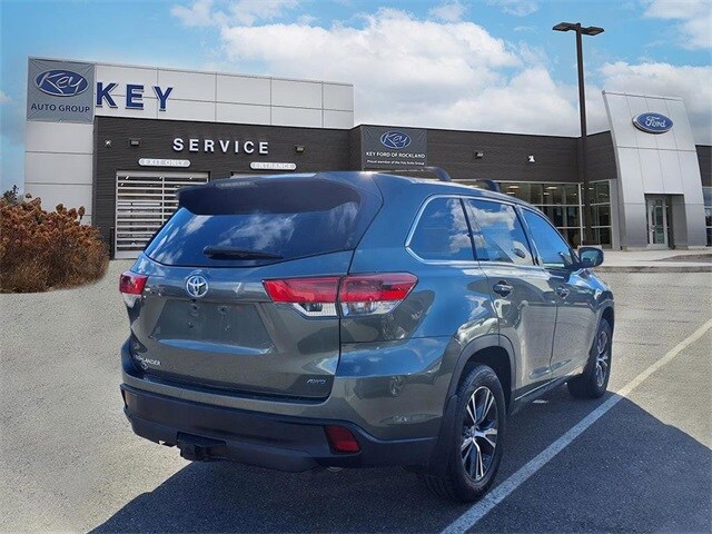 2017 Toyota Highlander LE photo 3