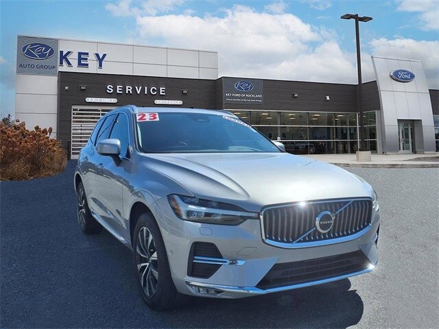 2023 Volvo XC60 B5 Plus photo 2