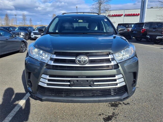 2017 Toyota Highlander LE photo 2