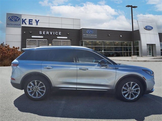 2022 Lincoln Corsair Standard photo 4