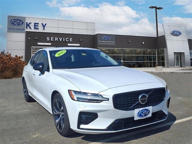 2025 Volvo S60 B5 Core AWD photo 3