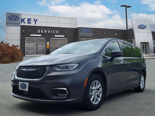2023 Chrysler Pacifica Touring L's photo