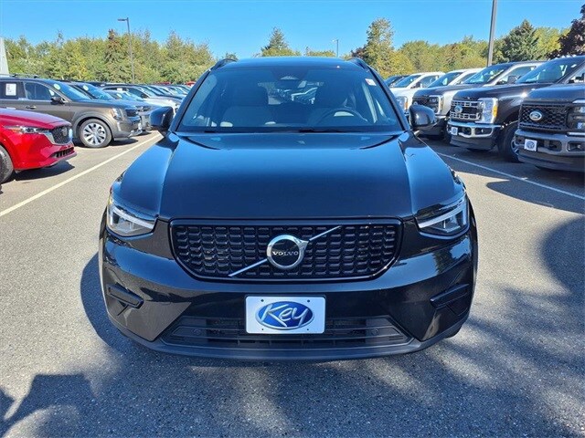 2024 Volvo XC40 Core photo 2
