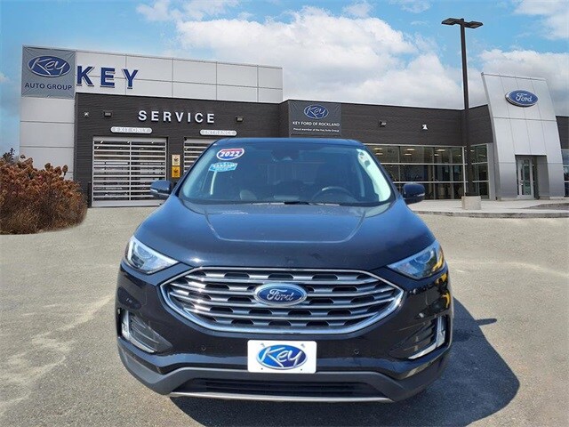 2022 Ford Edge Titanium photo 2