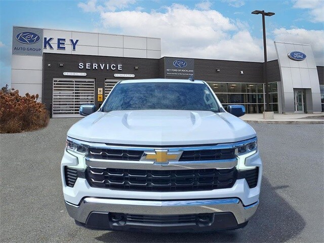 2024 Chevrolet Silverado 1500 LT photo 2