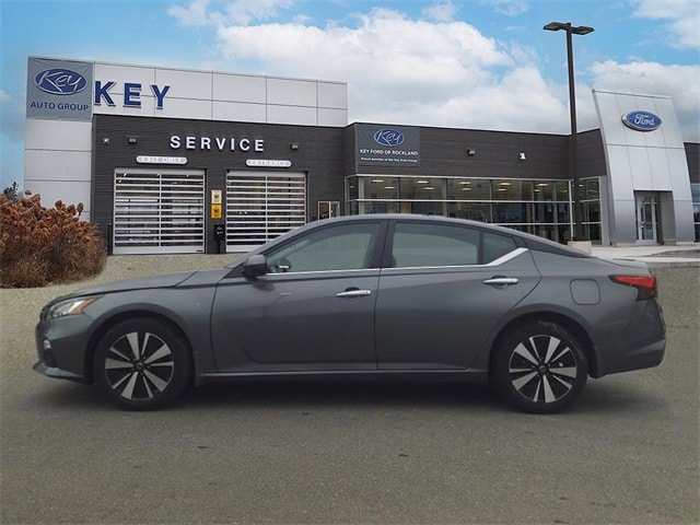 Used 2022 Nissan Altima SV with VIN 1N4BL4DW7NN384302 for sale in Thomaston, ME