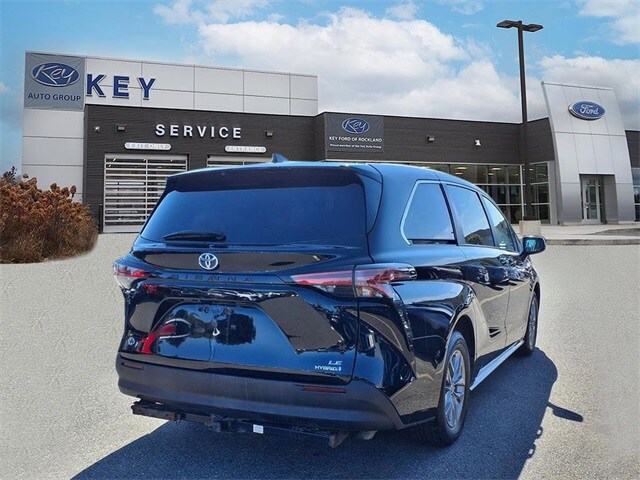 2021 Toyota Sienna LE photo 4